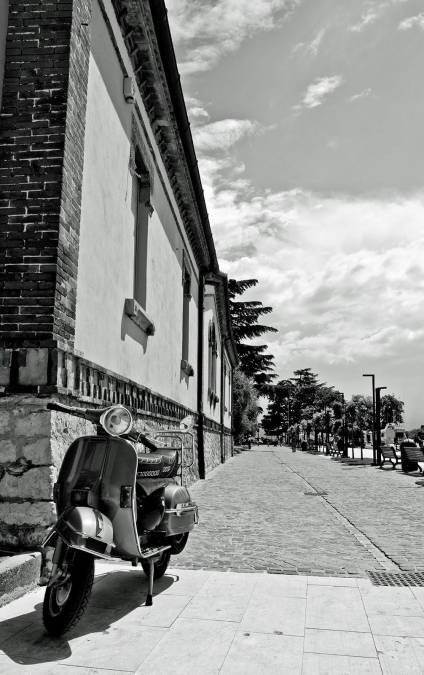 Фотообои Улица. Черно-белая. | арт.11249