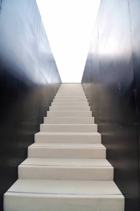 Фотообои Белая лестница | арт.11285