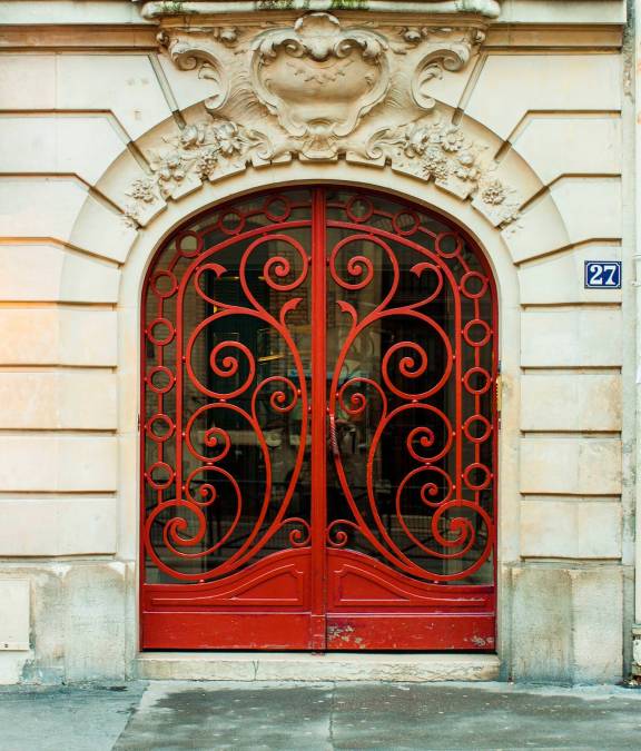 Фотообои Красная кованая дверь | арт.11328
